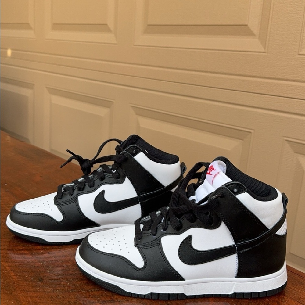 Women’s Nike dunk highs. Pandas. Brand new never worn in my life! New with box!